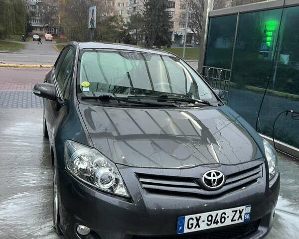 Сірий Тойота Ауріс, об'ємом двигуна 2 л та пробігом 153 тис. км за 7000 $, фото 4 на Automoto.ua