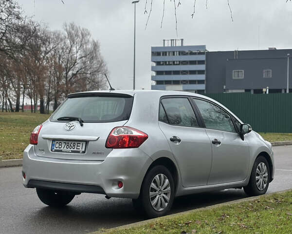 Серый Тойота Аурис, объемом двигателя 1.4 л и пробегом 240 тыс. км за 5950 $, фото 6 на Automoto.ua