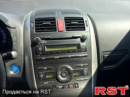 Серый Тойота Аурис, объемом двигателя 1.8 л и пробегом 175 тыс. км за 9999 $, фото 4 на Automoto.ua
