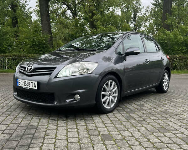 Серый Тойота Аурис, объемом двигателя 1.4 л и пробегом 313 тыс. км за 6600 $, фото 6 на Automoto.ua