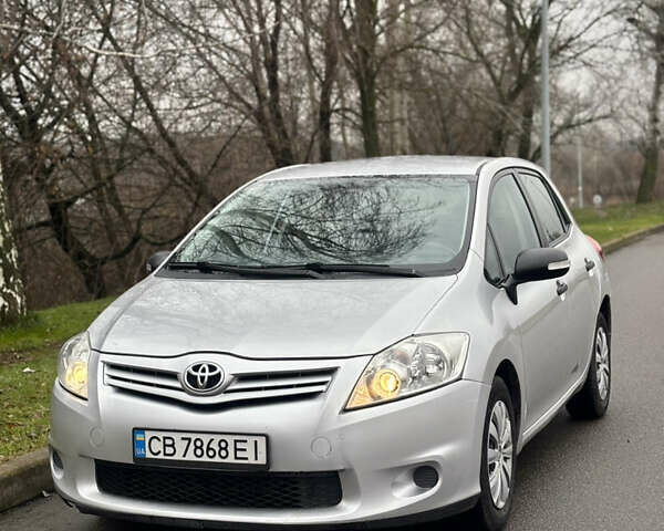 Серый Тойота Аурис, объемом двигателя 1.4 л и пробегом 240 тыс. км за 5950 $, фото 9 на Automoto.ua