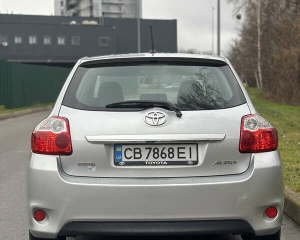 Серый Тойота Аурис, объемом двигателя 1.4 л и пробегом 240 тыс. км за 5950 $, фото 5 на Automoto.ua