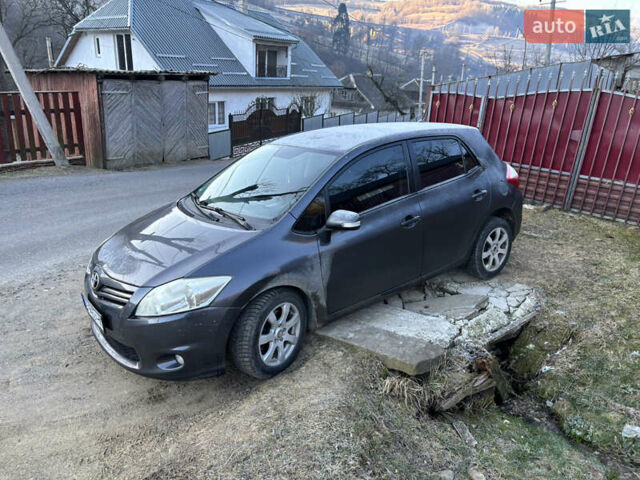 Серый Тойота Аурис, объемом двигателя 2 л и пробегом 350 тыс. км за 6750 $, фото 2 на Automoto.ua
