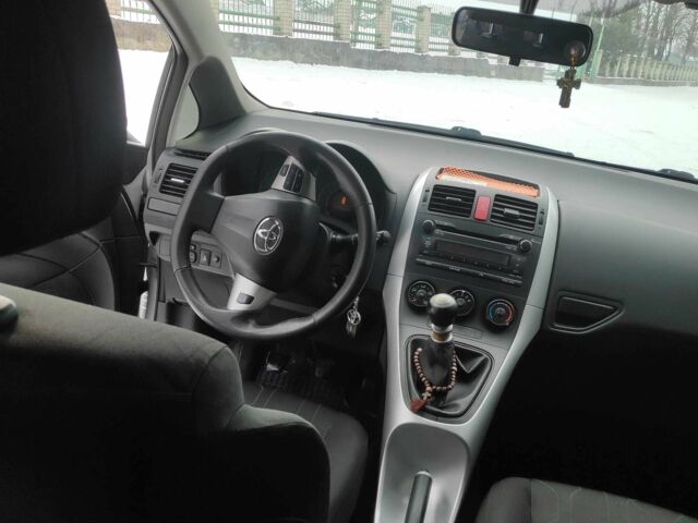 Серый Тойота Аурис, объемом двигателя 1.4 л и пробегом 199 тыс. км за 7299 $, фото 1 на Automoto.ua