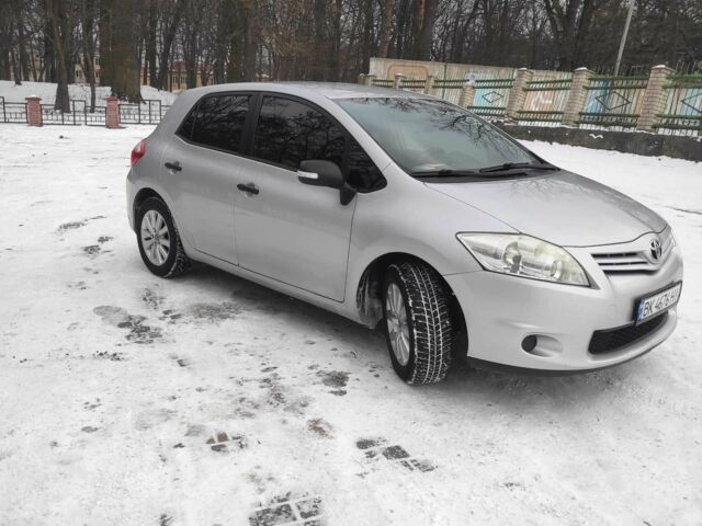 Серый Тойота Аурис, объемом двигателя 1.4 л и пробегом 199 тыс. км за 7299 $, фото 3 на Automoto.ua