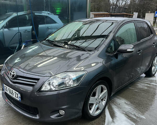 Сірий Тойота Ауріс, об'ємом двигуна 2 л та пробігом 153 тис. км за 7000 $, фото 3 на Automoto.ua