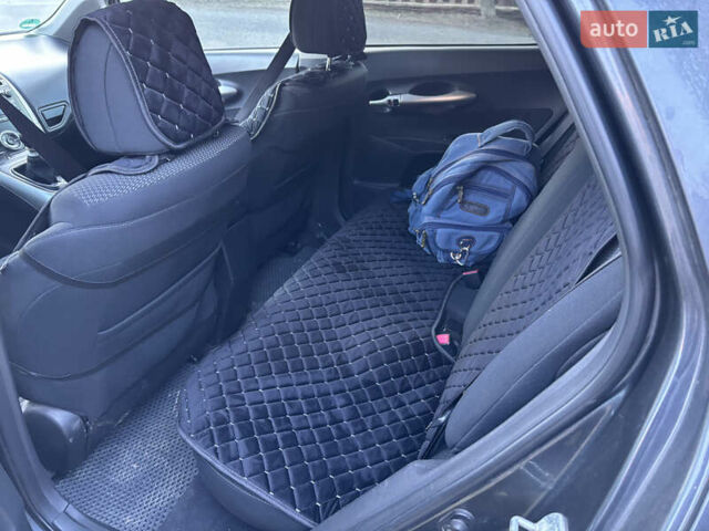 Серый Тойота Аурис, объемом двигателя 2 л и пробегом 350 тыс. км за 6750 $, фото 4 на Automoto.ua
