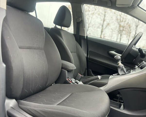 Серый Тойота Аурис, объемом двигателя 1.4 л и пробегом 240 тыс. км за 5950 $, фото 12 на Automoto.ua