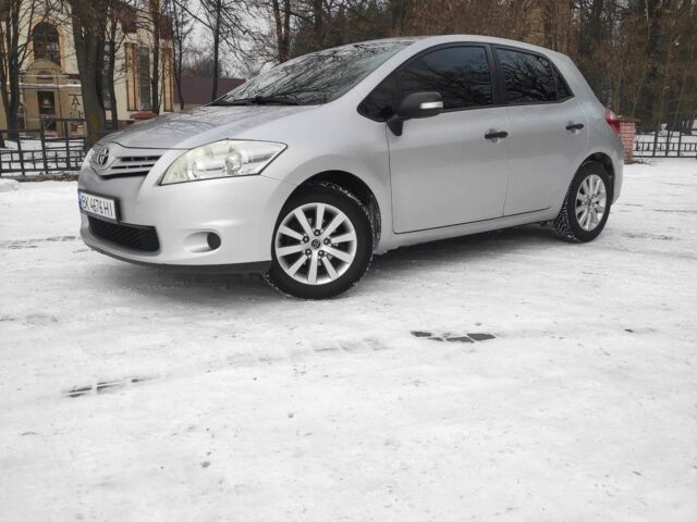 Серый Тойота Аурис, объемом двигателя 1.4 л и пробегом 199 тыс. км за 7299 $, фото 4 на Automoto.ua