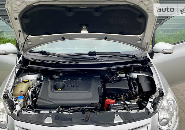 Сірий Тойота Ауріс, об'ємом двигуна 1.4 л та пробігом 199 тис. км за 8300 $, фото 31 на Automoto.ua