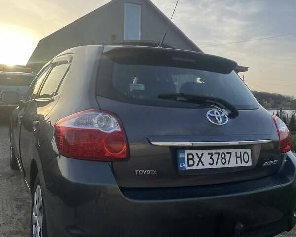Сірий Тойота Ауріс, об'ємом двигуна 1.36 л та пробігом 143 тис. км за 8500 $, фото 4 на Automoto.ua