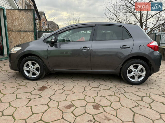 Сірий Тойота Ауріс, об'ємом двигуна 1.6 л та пробігом 129 тис. км за 9250 $, фото 5 на Automoto.ua