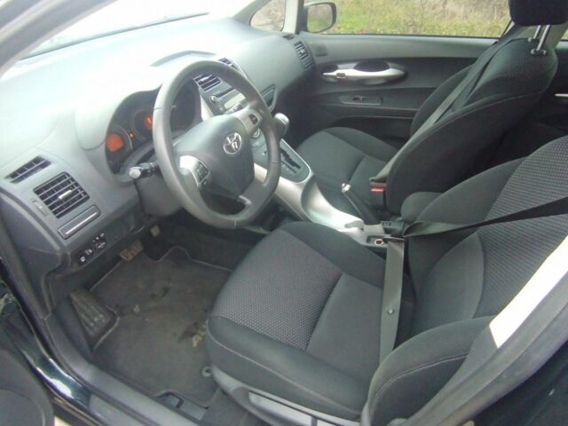 Серый Тойота Аурис, объемом двигателя 1.6 л и пробегом 71 тыс. км за 8000 $, фото 15 на Automoto.ua