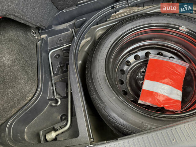 Сірий Тойота Ауріс, об'ємом двигуна 1.6 л та пробігом 129 тис. км за 9250 $, фото 36 на Automoto.ua