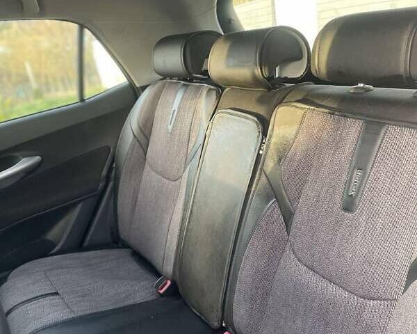 Сірий Тойота Ауріс, об'ємом двигуна 1.36 л та пробігом 143 тис. км за 8500 $, фото 5 на Automoto.ua