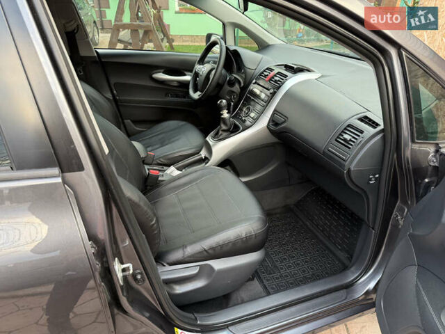 Сірий Тойота Ауріс, об'ємом двигуна 1.6 л та пробігом 129 тис. км за 9250 $, фото 54 на Automoto.ua