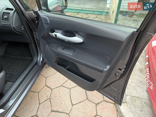 Сірий Тойота Ауріс, об'ємом двигуна 1.6 л та пробігом 129 тис. км за 9250 $, фото 53 на Automoto.ua