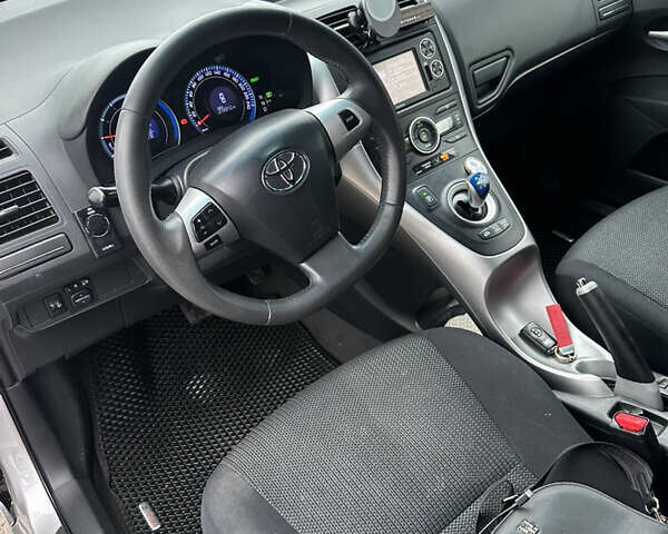 Серый Тойота Аурис, объемом двигателя 1.8 л и пробегом 210 тыс. км за 9700 $, фото 8 на Automoto.ua