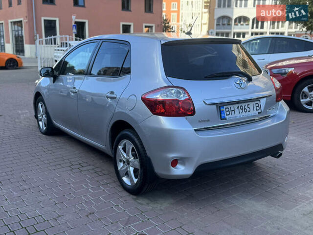 Серый Тойота Аурис, объемом двигателя 1.6 л и пробегом 130 тыс. км за 9800 $, фото 5 на Automoto.ua