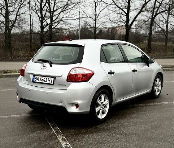 Сірий Тойота Ауріс, об'ємом двигуна 1.3 л та пробігом 178 тис. км за 7800 $, фото 3 на Automoto.ua