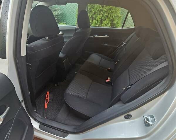 Серый Тойота Аурис, объемом двигателя 1.6 л и пробегом 99 тыс. км за 11500 $, фото 7 на Automoto.ua