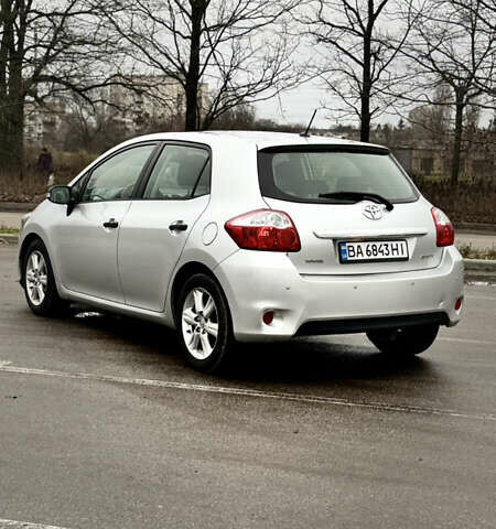 Серый Тойота Аурис, объемом двигателя 1.33 л и пробегом 178 тыс. км за 7800 $, фото 2 на Automoto.ua