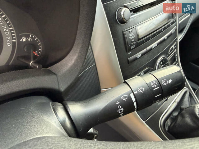 Сірий Тойота Ауріс, об'ємом двигуна 1.6 л та пробігом 129 тис. км за 9250 $, фото 44 на Automoto.ua