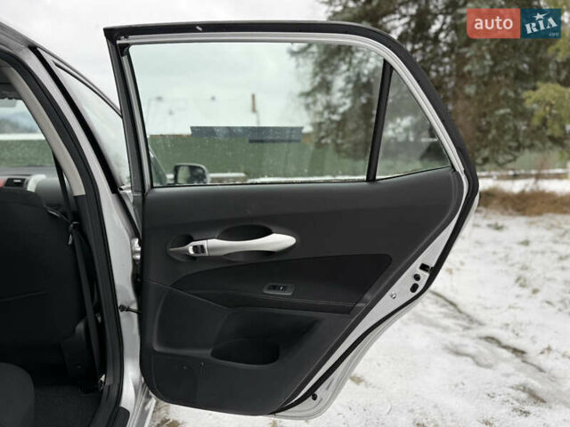 Сірий Тойота Ауріс, об'ємом двигуна 1.8 л та пробігом 215 тис. км за 9000 $, фото 29 на Automoto.ua