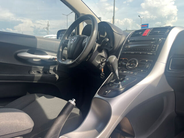 Сірий Тойота Ауріс, об'ємом двигуна 1.4 л та пробігом 228 тис. км за 7990 $, фото 21 на Automoto.ua