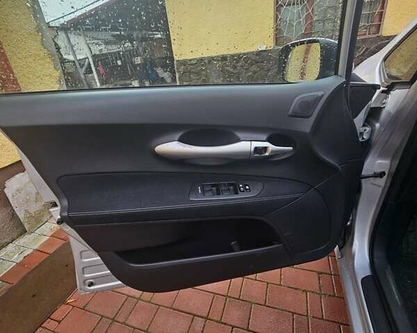 Серый Тойота Аурис, объемом двигателя 1.6 л и пробегом 99 тыс. км за 11500 $, фото 11 на Automoto.ua