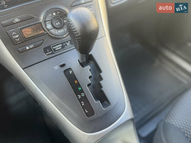 Серый Тойота Аурис, объемом двигателя 1.6 л и пробегом 130 тыс. км за 9800 $, фото 11 на Automoto.ua