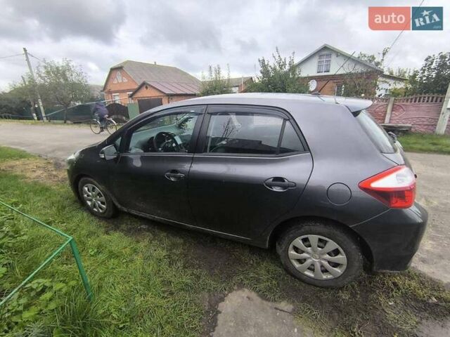 Серый Тойота Аурис, объемом двигателя 1.36 л и пробегом 144 тыс. км за 9000 $, фото 2 на Automoto.ua