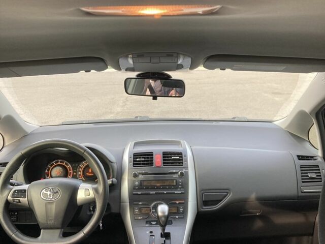 Серый Тойота Аурис, объемом двигателя 1.6 л и пробегом 71 тыс. км за 8000 $, фото 3 на Automoto.ua