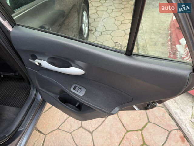 Сірий Тойота Ауріс, об'ємом двигуна 1.6 л та пробігом 129 тис. км за 9250 $, фото 51 на Automoto.ua