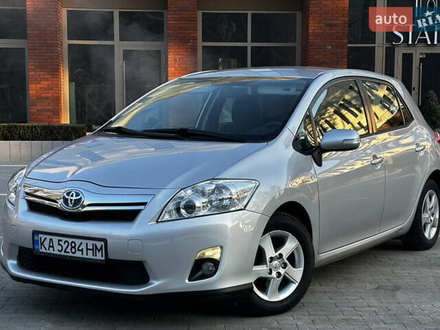 Сірий Тойота Ауріс, об'ємом двигуна 1.8 л та пробігом 203 тис. км за 11500 $, фото 1 на Automoto.ua