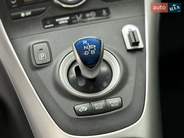 Сірий Тойота Ауріс, об'ємом двигуна 1.8 л та пробігом 215 тис. км за 9000 $, фото 21 на Automoto.ua