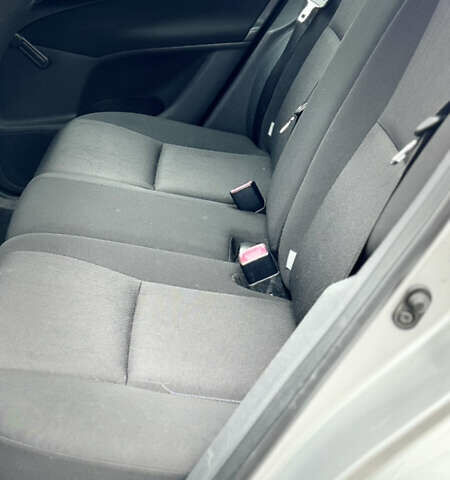 Серый Тойота Аурис, объемом двигателя 1.33 л и пробегом 178 тыс. км за 7800 $, фото 13 на Automoto.ua