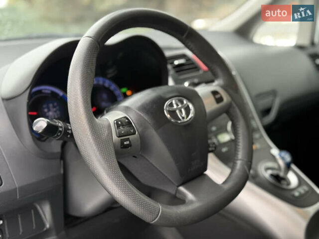 Сірий Тойота Ауріс, об'ємом двигуна 1.8 л та пробігом 215 тис. км за 9000 $, фото 12 на Automoto.ua