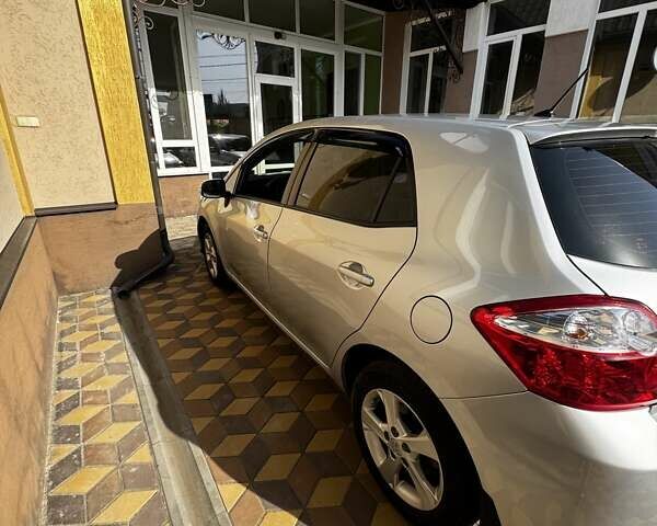 Сірий Тойота Ауріс, об'ємом двигуна 1.6 л та пробігом 195 тис. км за 8500 $, фото 3 на Automoto.ua
