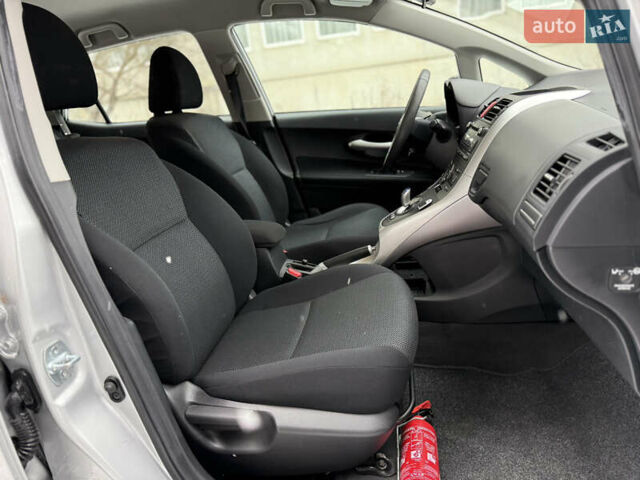 Сірий Тойота Ауріс, об'ємом двигуна 1.8 л та пробігом 215 тис. км за 9000 $, фото 27 на Automoto.ua