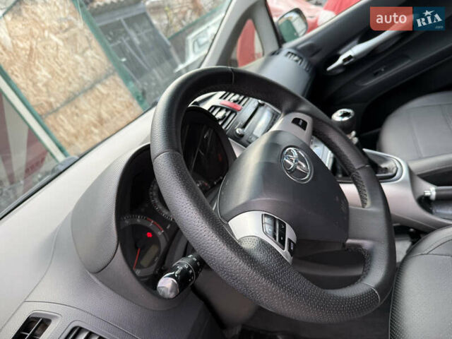 Сірий Тойота Ауріс, об'ємом двигуна 1.6 л та пробігом 129 тис. км за 9250 $, фото 41 на Automoto.ua