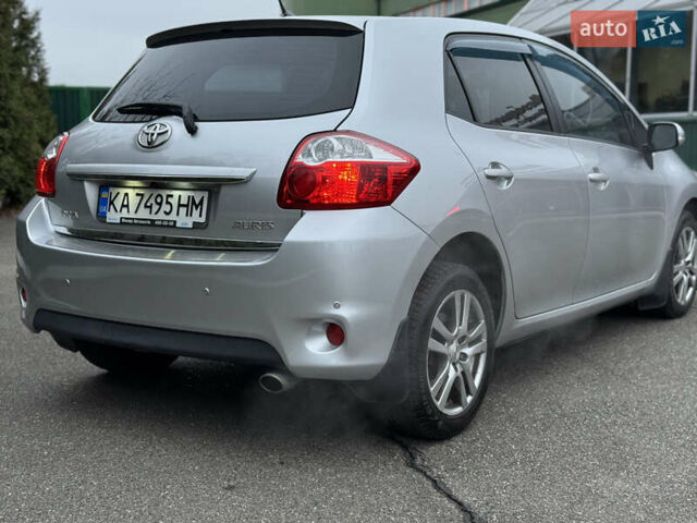 Серый Тойота Аурис, объемом двигателя 1.6 л и пробегом 263 тыс. км за 8900 $, фото 4 на Automoto.ua