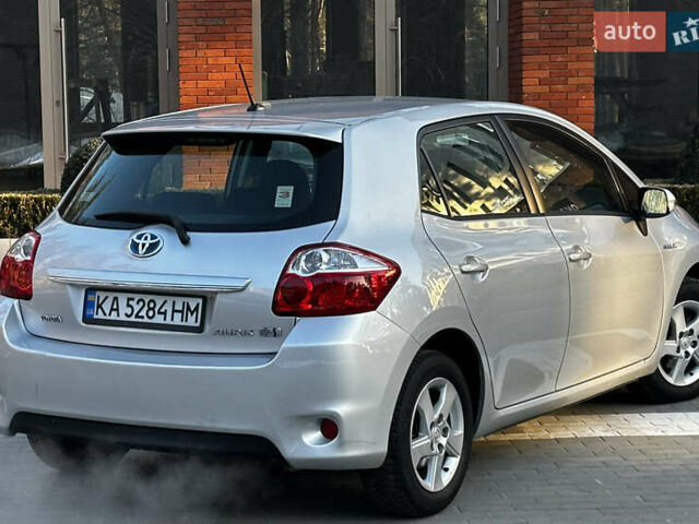 Сірий Тойота Ауріс, об'ємом двигуна 1.8 л та пробігом 203 тис. км за 11500 $, фото 5 на Automoto.ua