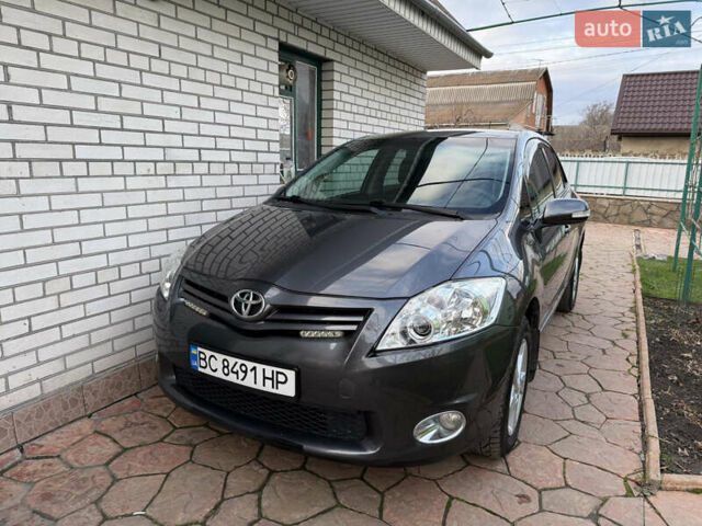 Сірий Тойота Ауріс, об'ємом двигуна 1.6 л та пробігом 129 тис. км за 9250 $, фото 1 на Automoto.ua