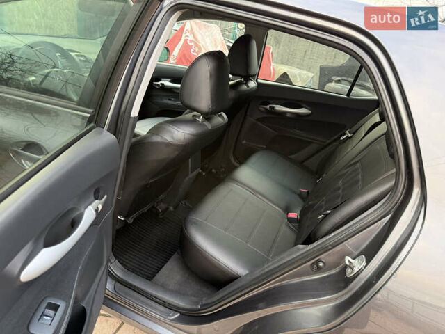 Сірий Тойота Ауріс, об'ємом двигуна 1.6 л та пробігом 129 тис. км за 9250 $, фото 49 на Automoto.ua