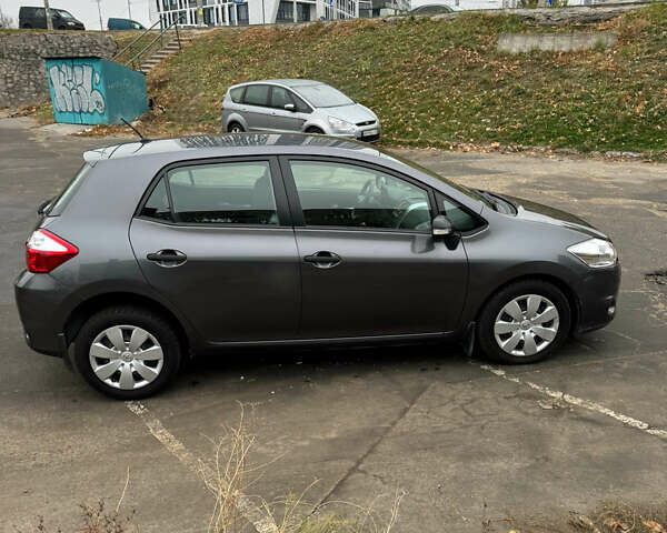 Серый Тойота Аурис, объемом двигателя 0 л и пробегом 35 тыс. км за 9500 $, фото 2 на Automoto.ua