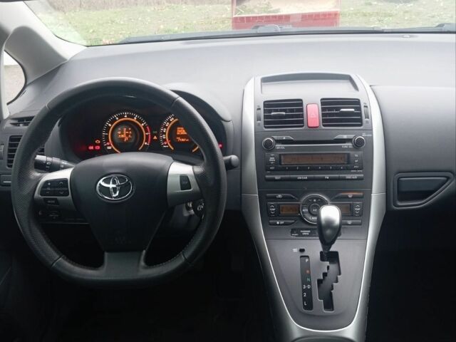 Серый Тойота Аурис, объемом двигателя 1.6 л и пробегом 71 тыс. км за 8000 $, фото 12 на Automoto.ua