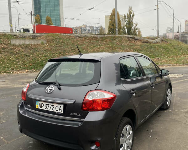 Серый Тойота Аурис, объемом двигателя 1.6 л и пробегом 34 тыс. км за 9500 $, фото 3 на Automoto.ua
