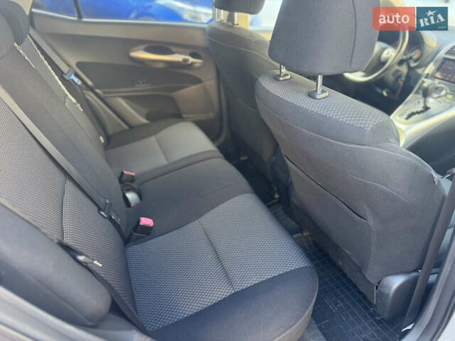 Серый Тойота Аурис, объемом двигателя 1.6 л и пробегом 130 тыс. км за 9800 $, фото 9 на Automoto.ua