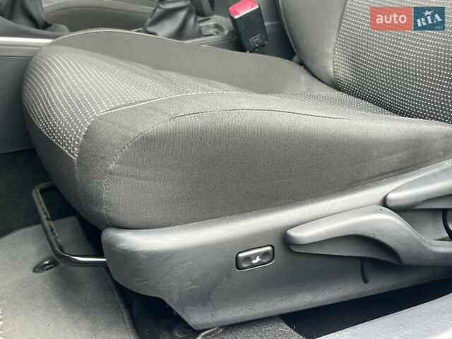 Серый Тойота Аурис, объемом двигателя 2 л и пробегом 171 тыс. км за 8990 $, фото 18 на Automoto.ua